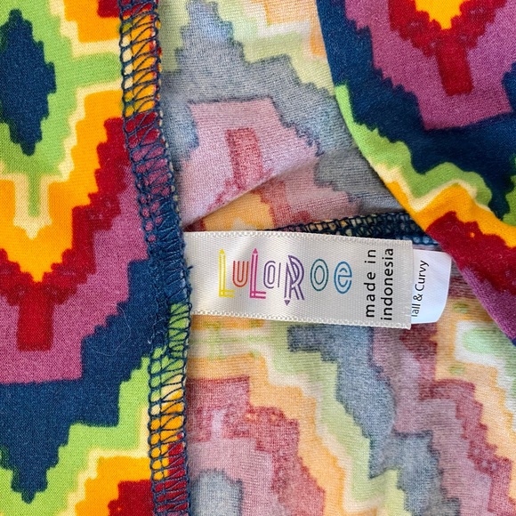 LULAROE funky Tall & Curvy super soft leggings - Picture 3 of 6